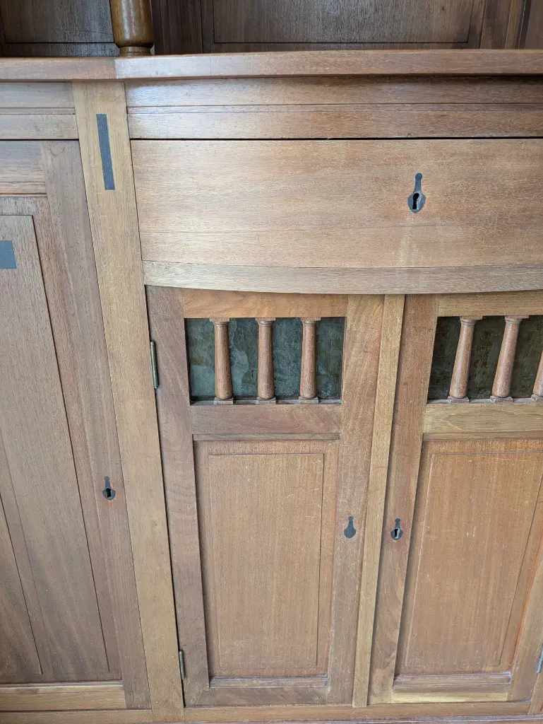 vaisselier en noyer (13).webp