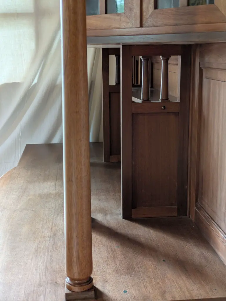 vaisselier en noyer (16).webp