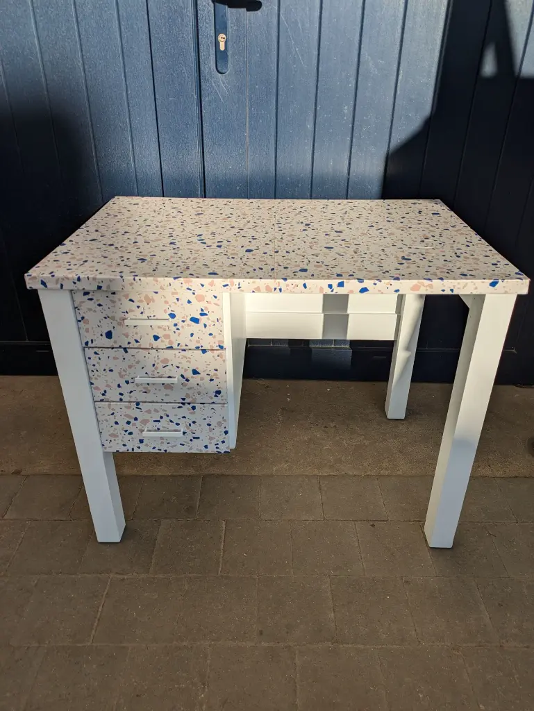 Terazzo Desk kid (4).webp