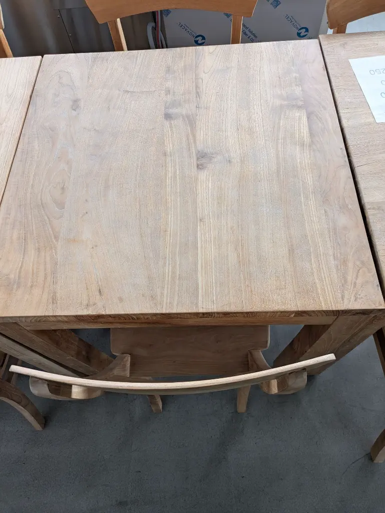 table et chaises de resto bar (1) - Copy.webp