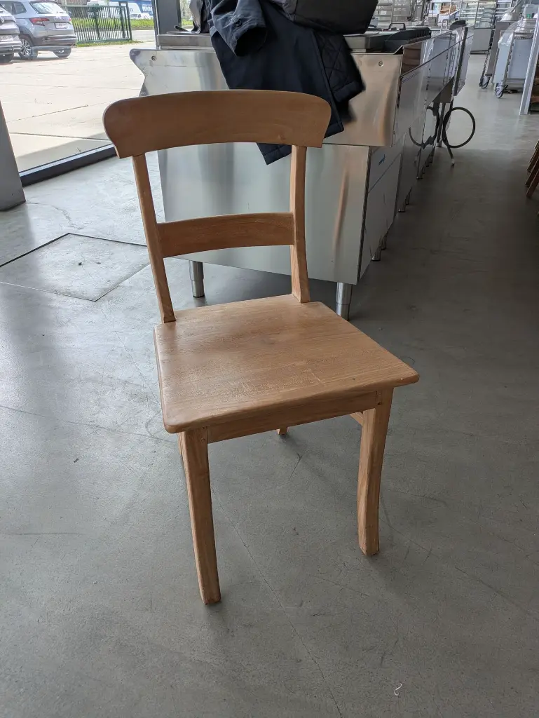 table et chaises de resto bar (4) - Copy.webp