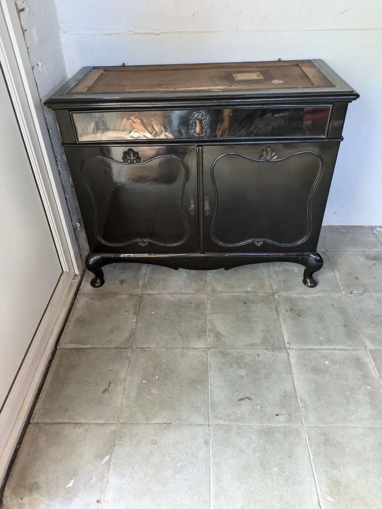 vaisselier laqué noir (2).webp