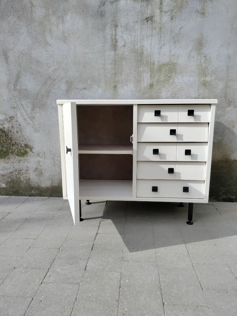 White drawer (15).webp