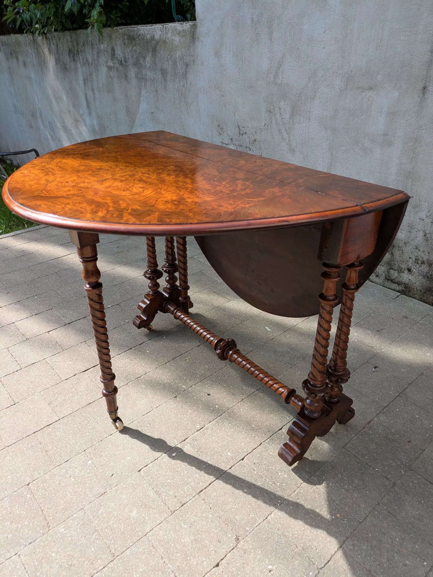 Round Table